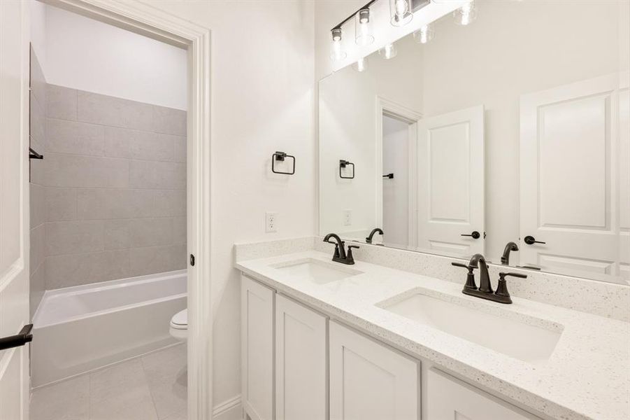 Furnished interior view inside a new home in Glenbrook, Red Oak (Image 13).