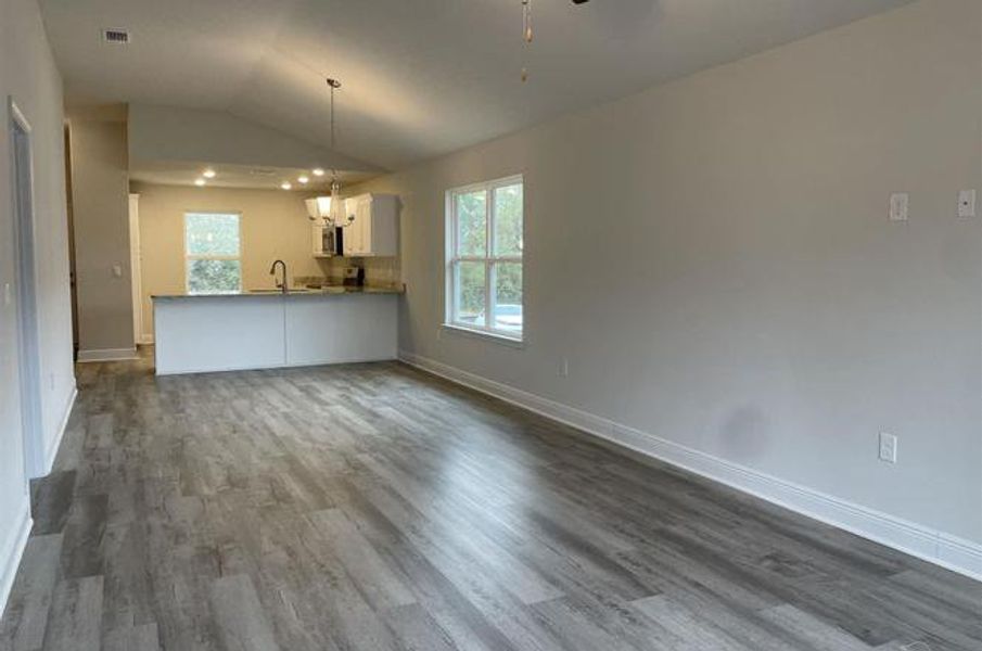 Spacious, unfurnished interior of a new home in Turtle Creek, Cantonment (Image 7).