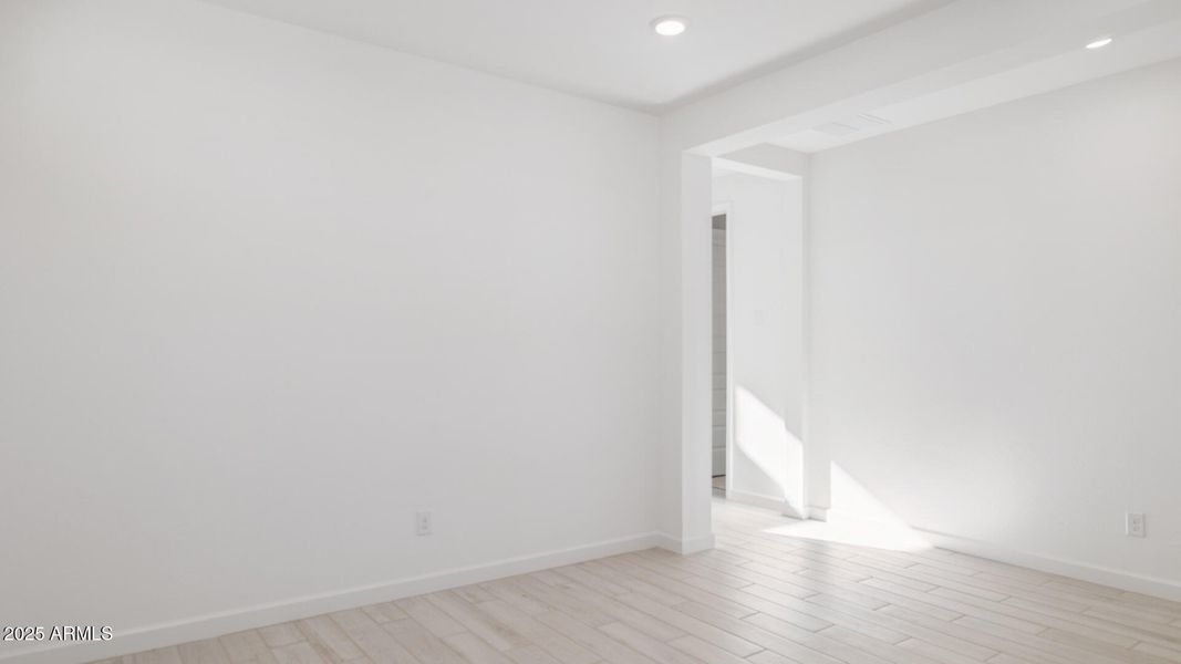 3985_Phoenician_Lot 2081_Aloravita_Peori 3985_Phoenician_Lot 2081_Aloravita_Peori