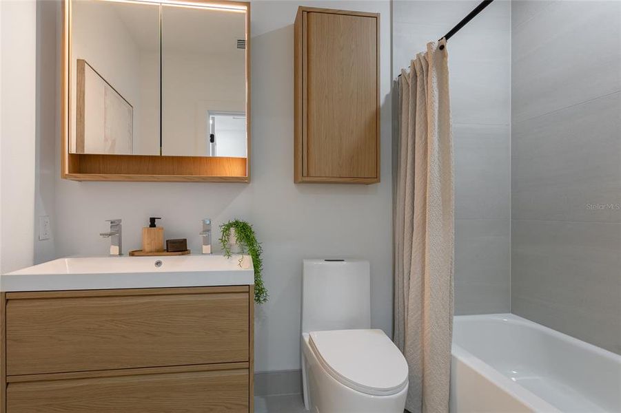 Furnished interior view inside a new home in , St. Petersburg (Image 20).