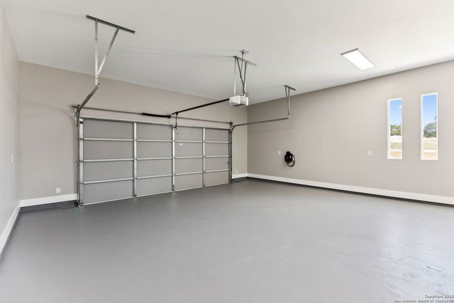 Spacious, unfurnished interior of a new home in , La Vernia (Image 41).