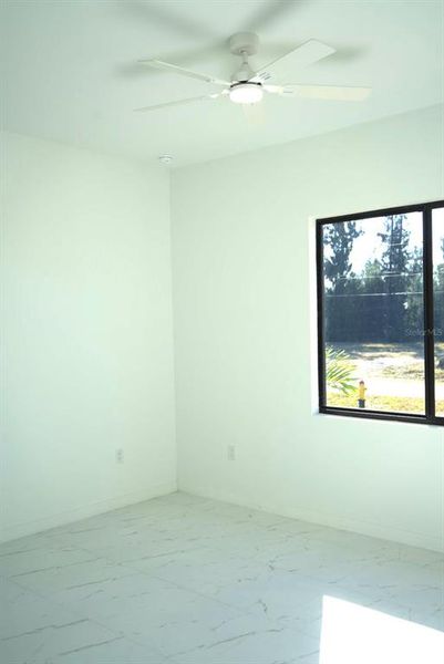 Spacious, unfurnished interior of a new home in , Cape Coral (Image 11).