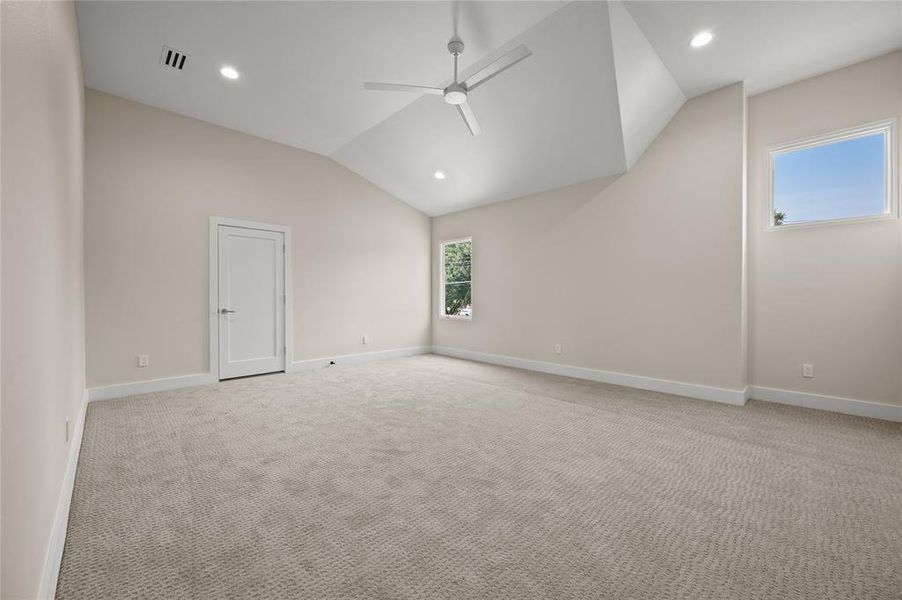 Spacious, unfurnished interior of a new home in , Richardson (Image 26).