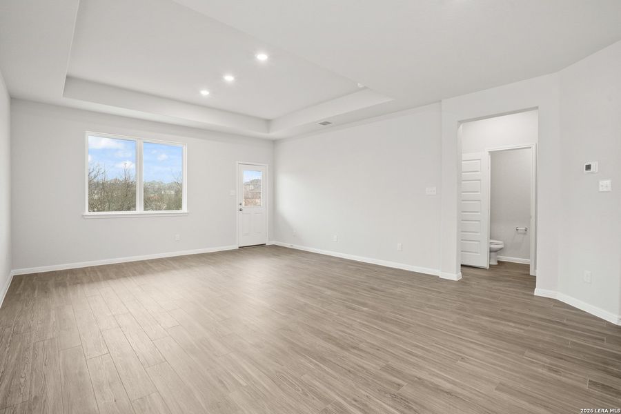 Spacious, unfurnished interior of a new home in Hunters Ranch, San Antonio (Image 13).