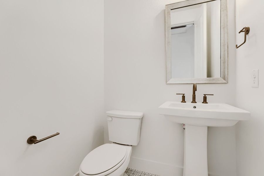 2611 Acie - Powder Bathroom