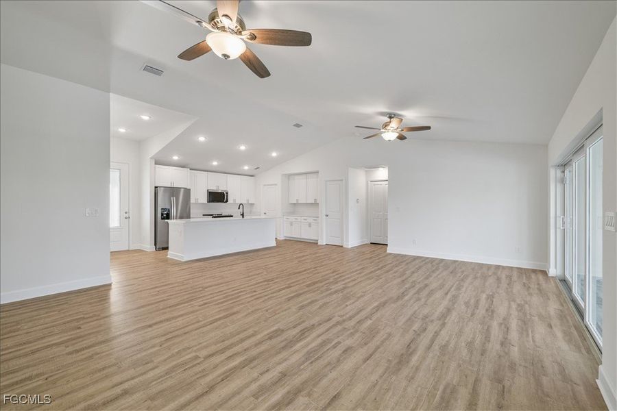Spacious, unfurnished interior of a new home in Cape Coral, Cape Coral (Image 20).
