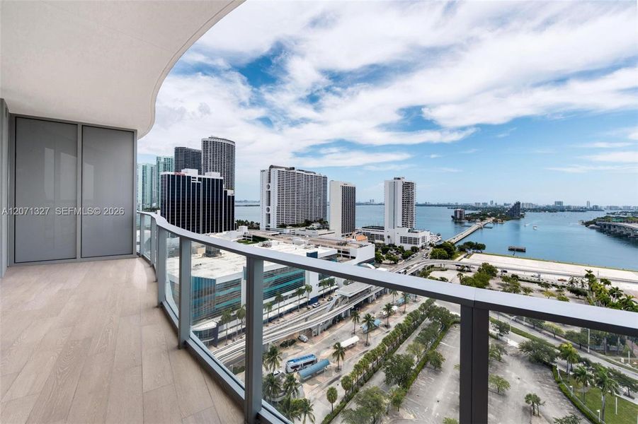 Condo located in Miami, FL showcasing its design and architecture (Image 20).