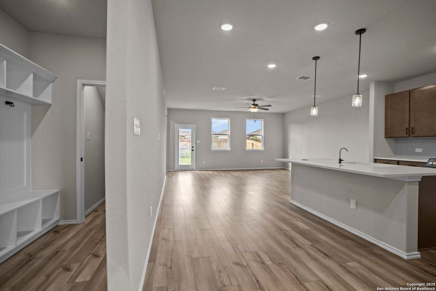 Spacious, unfurnished interior of a new home in Comanche Ridge, San Antonio (Image 25).