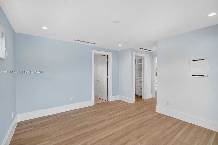 Spacious, unfurnished interior of a new home in , Lake Worth (Image 51).