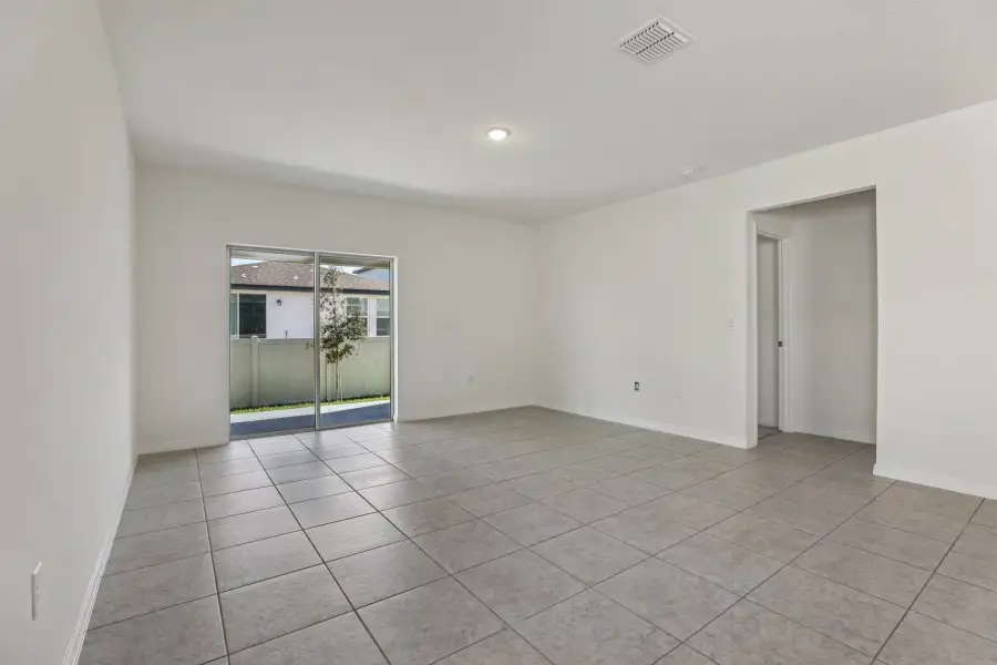Representative unfurnished interior of a home built from the Vista by Maronda Homes in Malabar Springs, Palm Bay (Image 13).