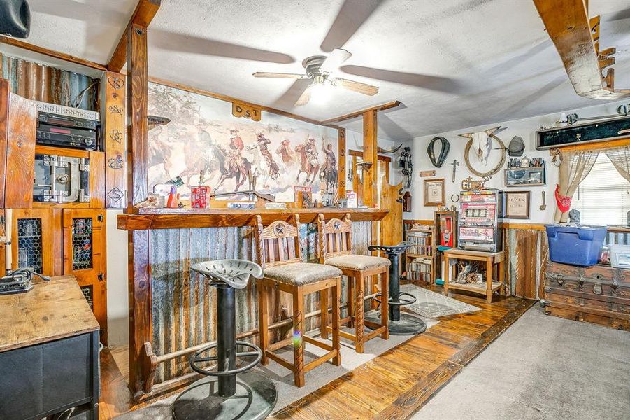 Bar featuring ceiling fan Bar featuring ceiling fan