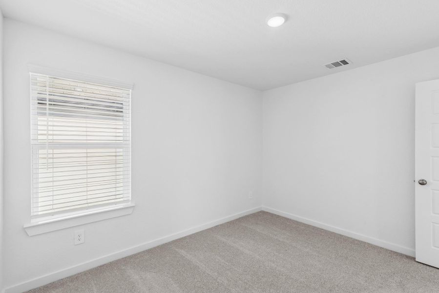 Spacious, unfurnished interior of a new home in Lone Star Landing, Montgomery (Image 16).