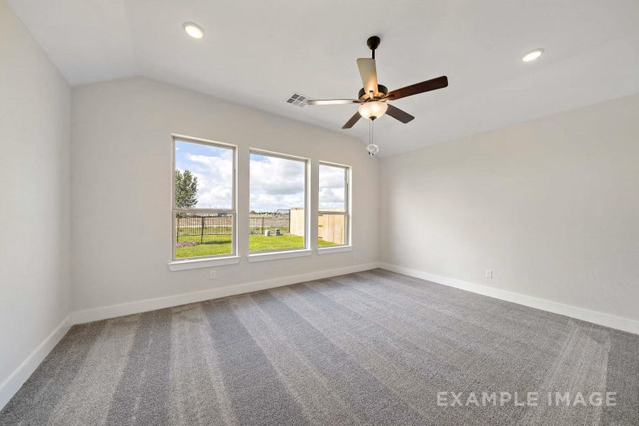 Spacious, unfurnished interior of a new home in Lago Mar, Texas City (Image 27).