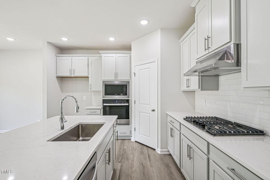 11-web-or-mls-Raleigh - Oak Manor - 721