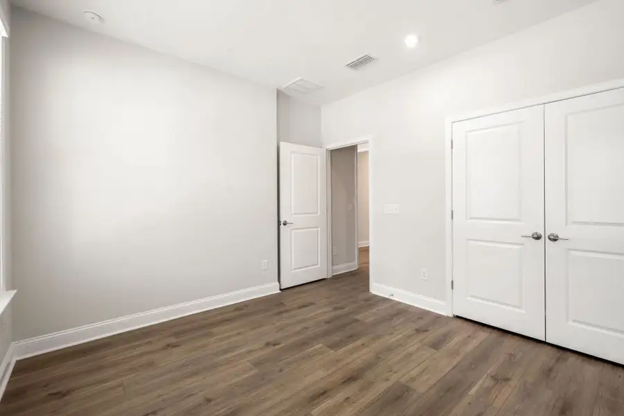 Spacious, unfurnished interior of a new home in Waterways, Richmond Hill (Image 24).