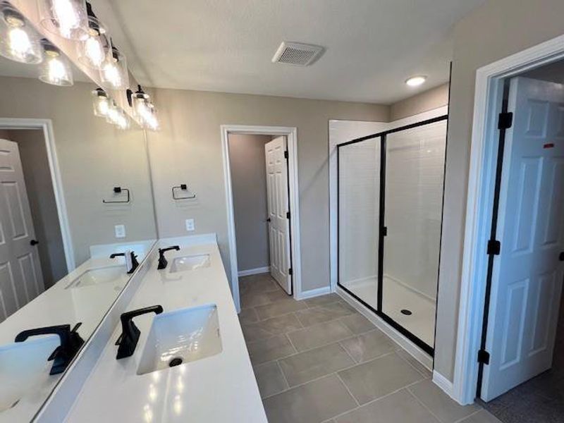 Primary Bathroom w/Walk-in Shower