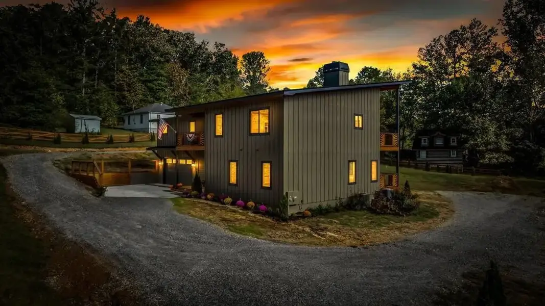 Exterior details and patio area of a home in , Blue Ridge (Image 24).