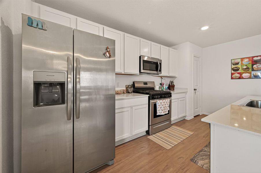 Furnished interior view inside a new home in , Baytown (Image 17).