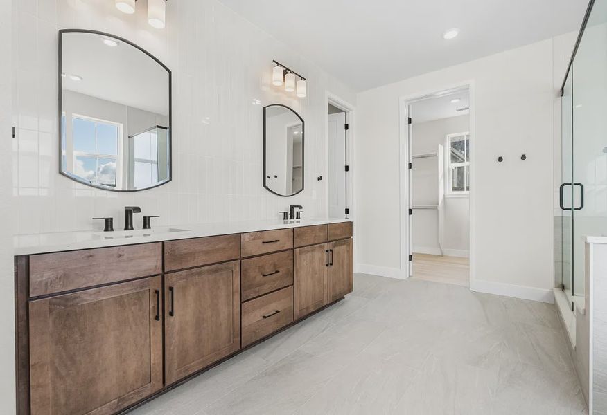 Homesite 15 Primary Bath - 15 of 18