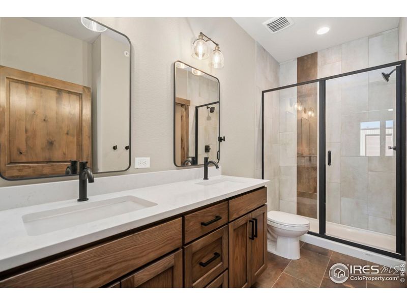 Main level primary bath