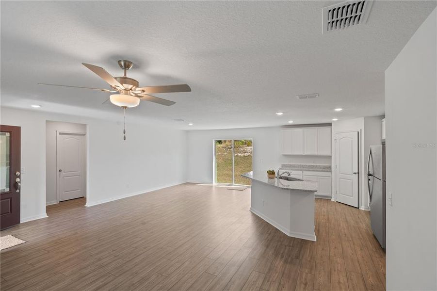 Spacious, unfurnished interior of a new home in Poinciana, Poinciana (Image 6).