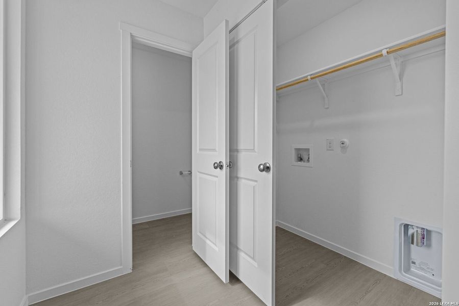 Spacious, unfurnished interior of a new home in Voss Farms, New Braunfels (Image 18).