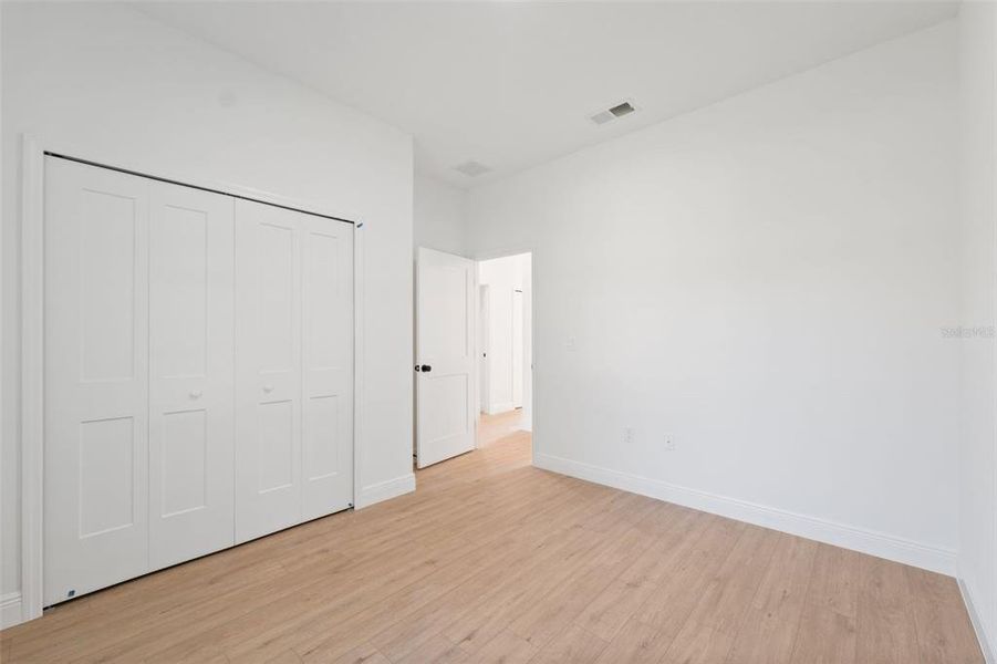 Spacious, unfurnished interior of a new home in , Ocala (Image 17).