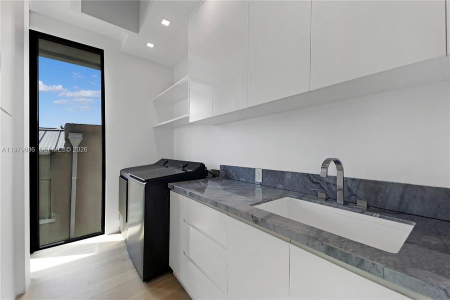 Furnished interior view inside a new home in , Miami Beach (Image 10).