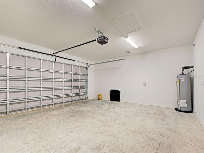 Spacious, unfurnished interior of a new home in , Port Charlotte (Image 22).