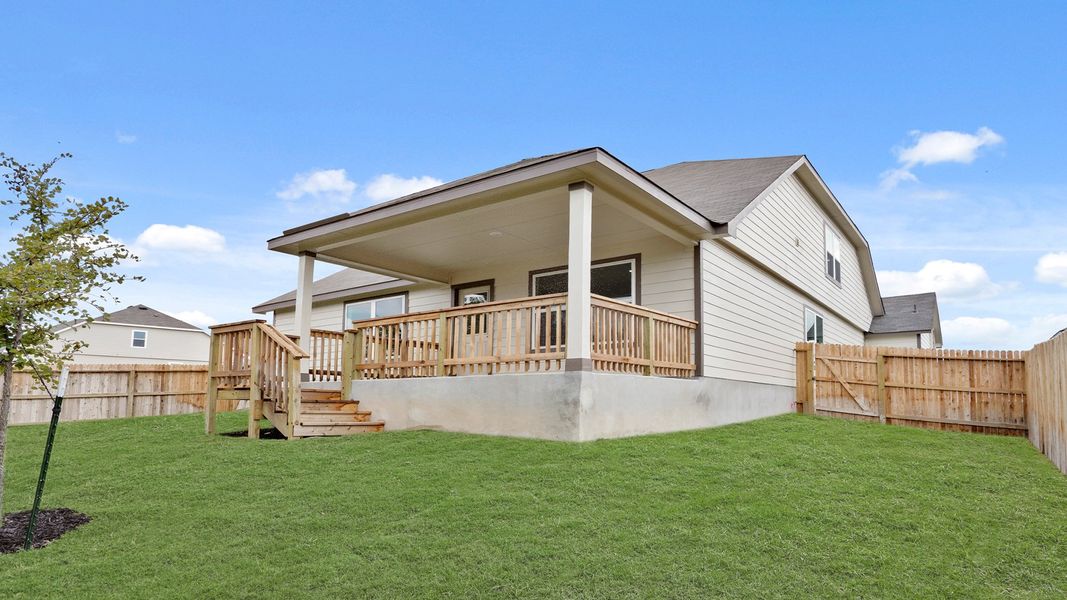 Exterior details and patio area of a home in Hunters Ranch, San Antonio (Image 3).