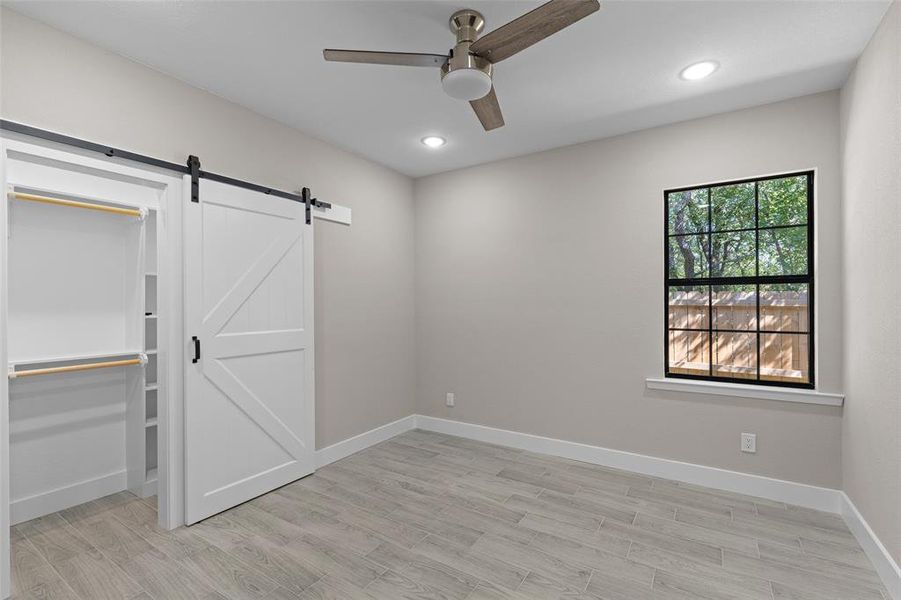 Spacious, unfurnished interior of a new home in , Granbury (Image 16).