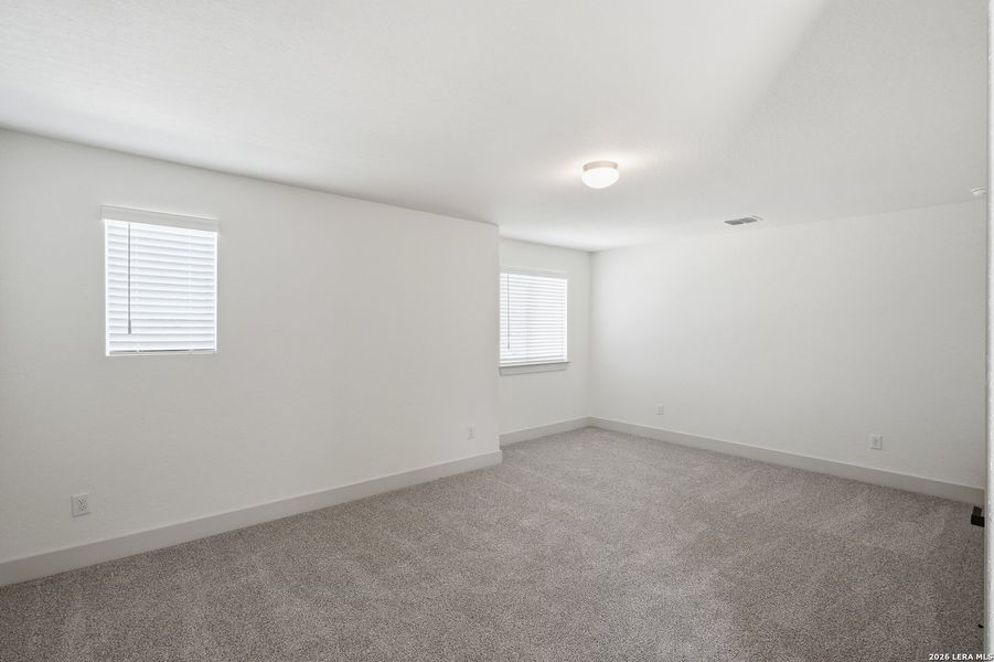 Spacious, unfurnished interior of a new home in Buffalo Crossing, Cibolo (Image 17).