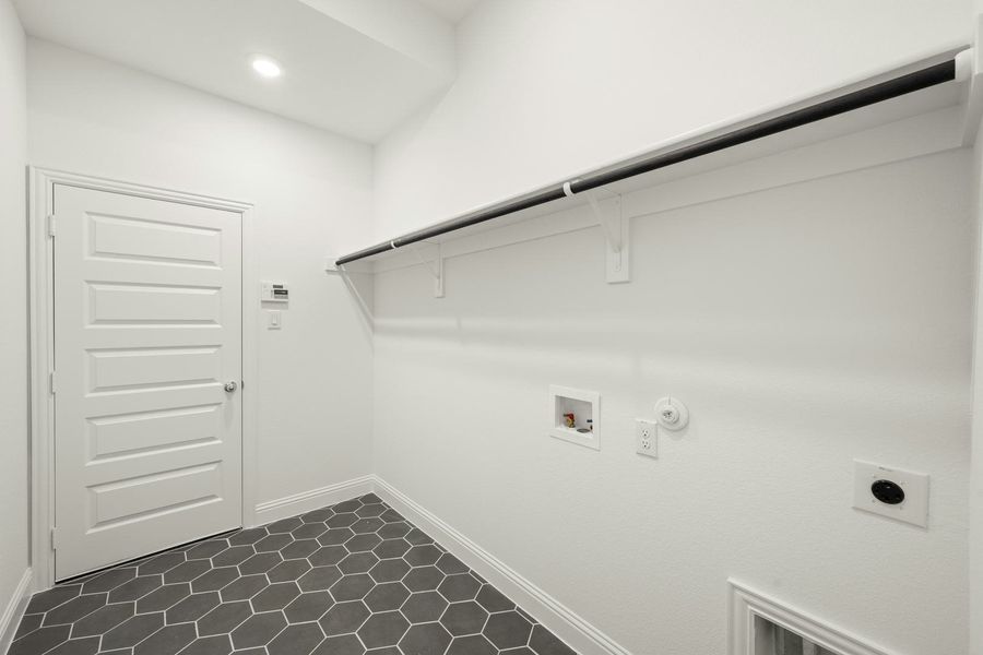Spacious, unfurnished interior of a new home in Stone Eagle, Azle (Image 24).