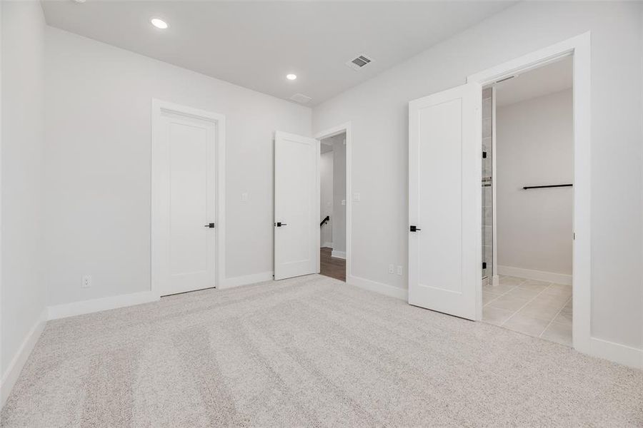 Spacious, unfurnished interior of a new home in Collin Creek, Plano (Image 13).