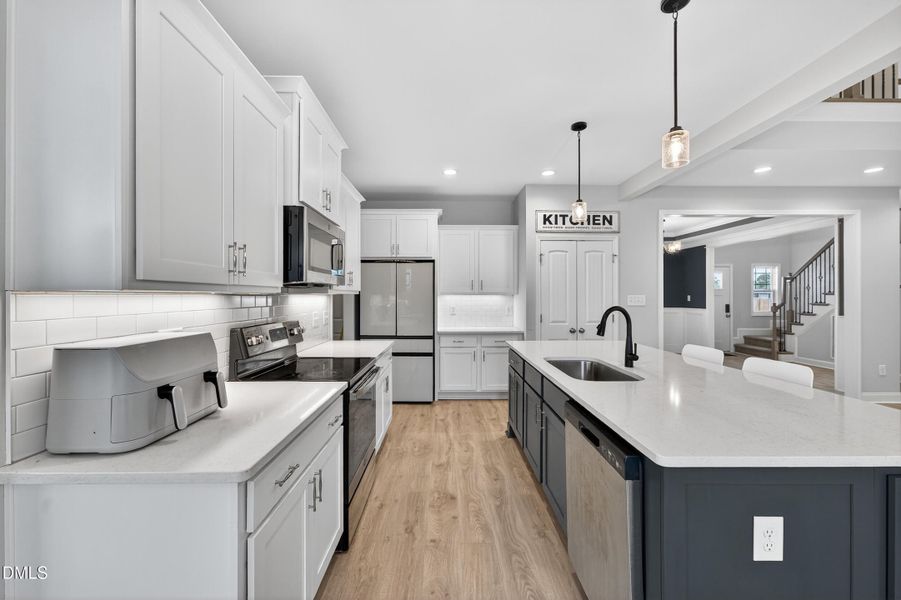 11 -35 waverly pond ln, interior, kitche 11 -35 waverly pond ln, interior, kitche