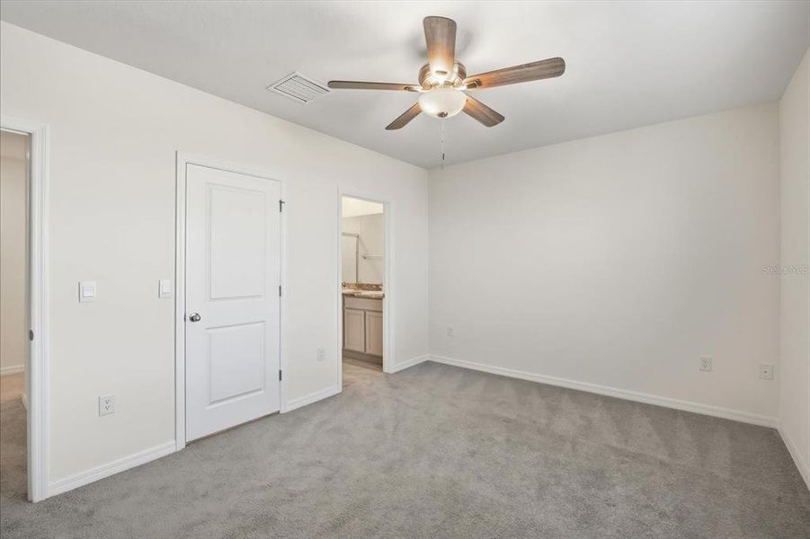 Spacious, unfurnished interior of a new home in , Wesley Chapel (Image 26).