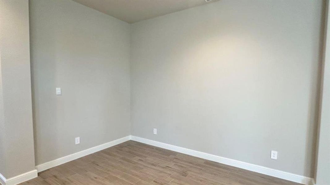 Spacious, unfurnished interior of a new home in Rock Creek Ranch, Fort Worth (Image 10).