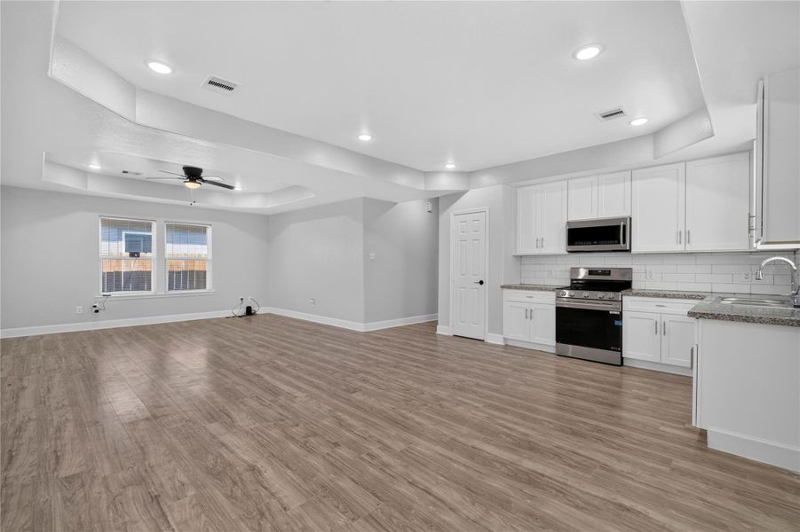 Spacious, unfurnished interior of a new home in , Houston (Image 25). Spacious, unfurnished interior of a new home in , Houston (Image 25).