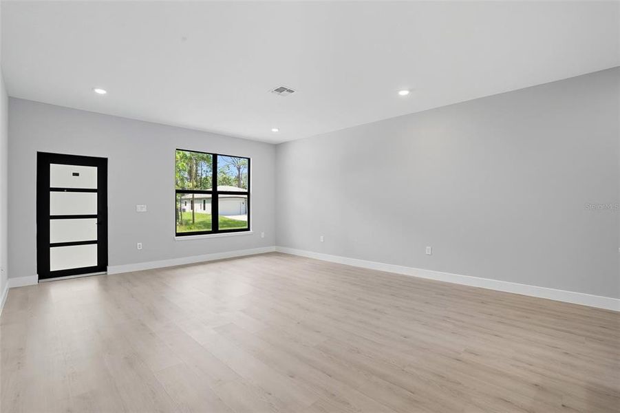 Spacious, unfurnished interior of a new home in , Lehigh Acres (Image 23).