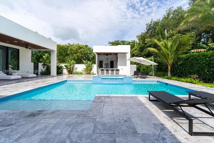 Community amenities in , Pinecrest (Image 50).