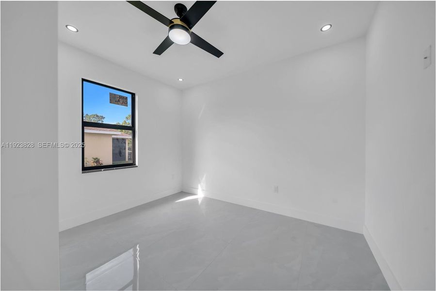 Spacious, unfurnished interior of a new home in , Lehigh Acres (Image 19).