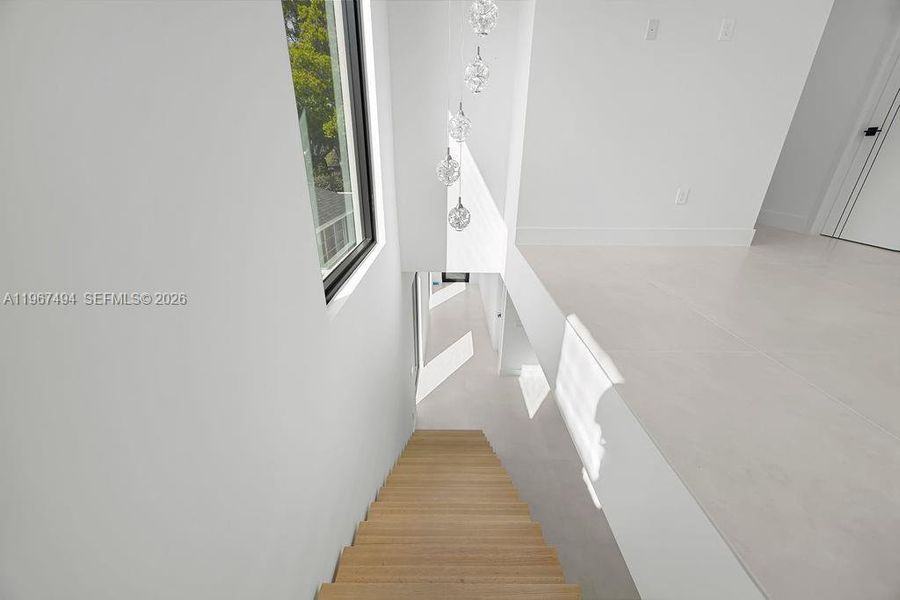 Spacious, unfurnished interior of a new home in , Fort Lauderdale (Image 15).