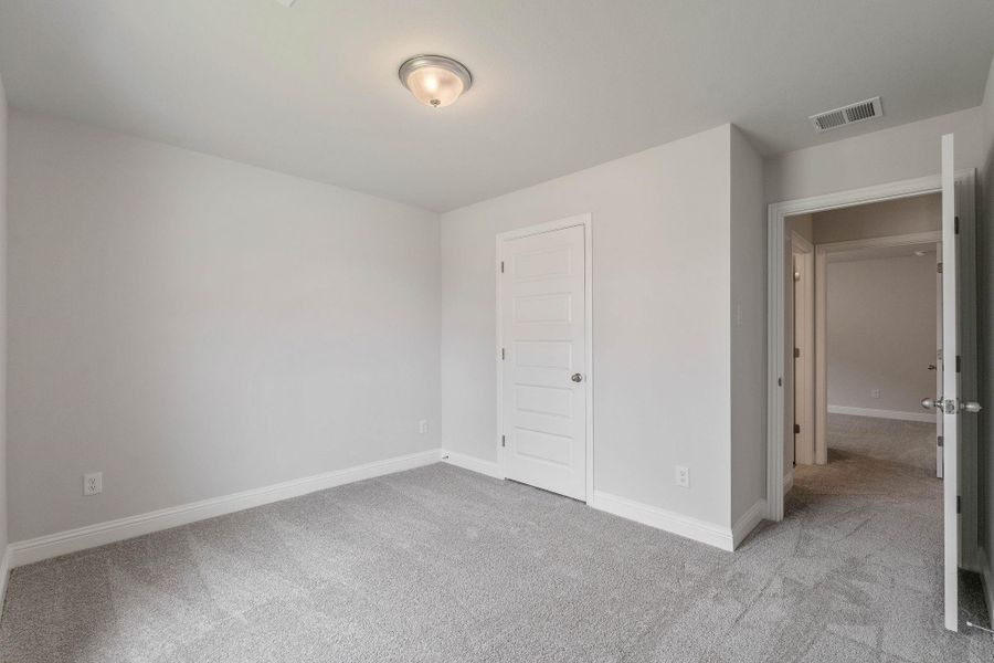 Spacious, unfurnished interior of a new home in Grand Oaks Reserve, Cleveland (Image 24).