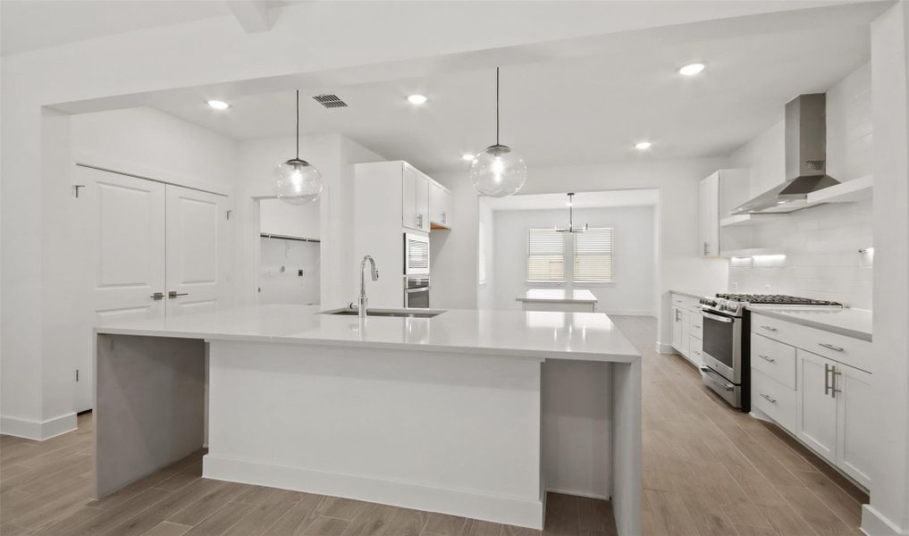 Gourmet island kitchen (*Artist rendering used for illustration purposes only.)