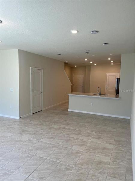 Spacious, unfurnished interior of a new home in , Davenport (Image 9).
