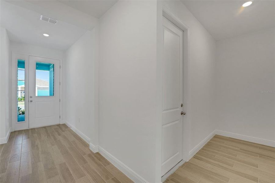 Spacious, unfurnished interior of a new home in Green Key Village, Lady Lake (Image 20).