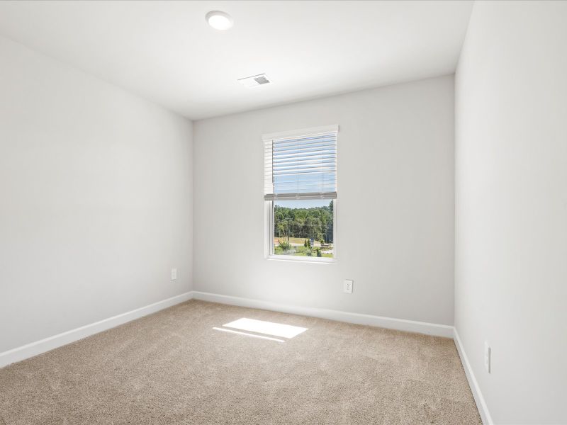 Spacious, unfurnished interior of a new home in Creek Ridge - Heritage Collection, Spartanburg (Image 15).