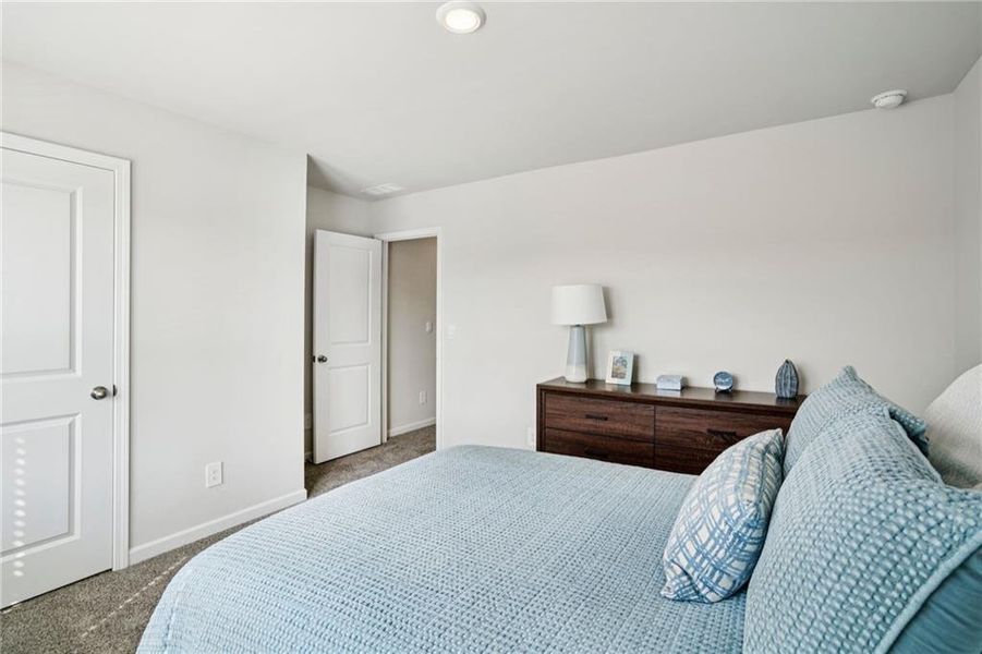 Furnished interior view inside a new home in Ivey Township, Dallas (Image 27).