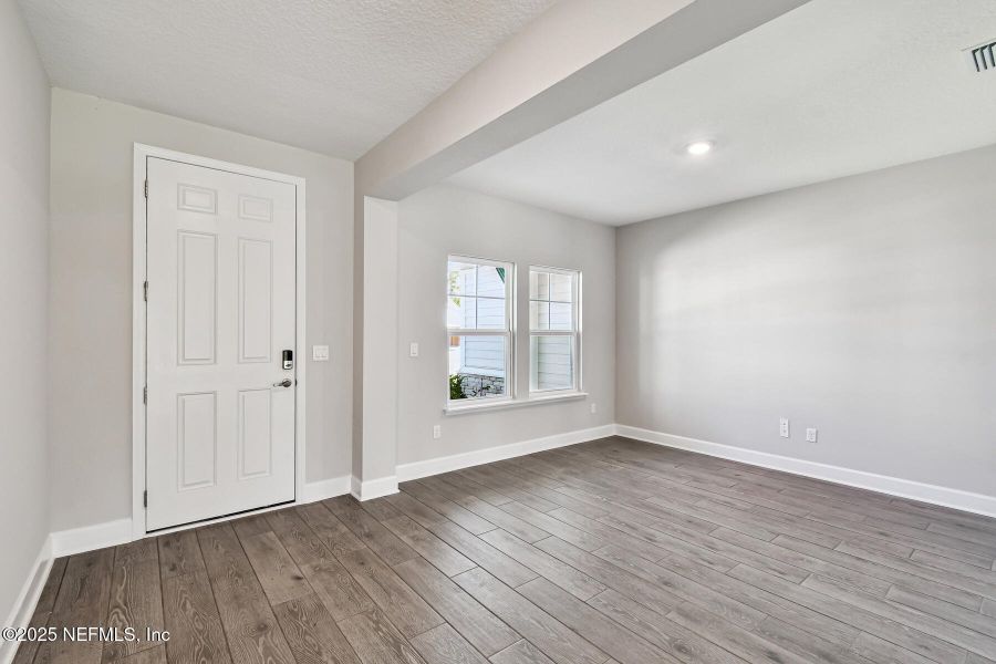 Spacious, unfurnished interior of a new home in Tributary 70', Yulee (Image 22).