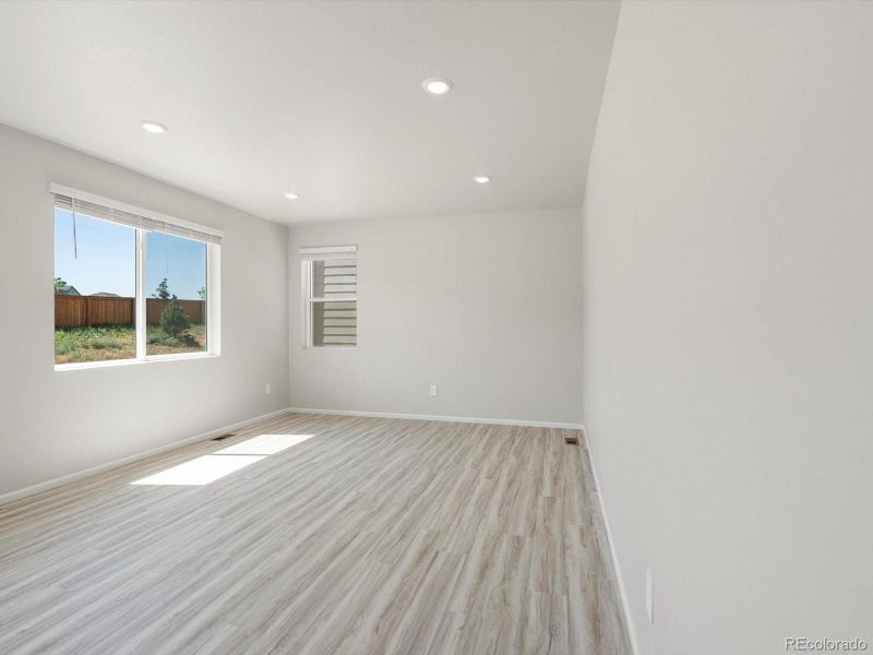 Spacious, unfurnished interior of a new home in Hidden Valley Farm, Severance (Image 14).